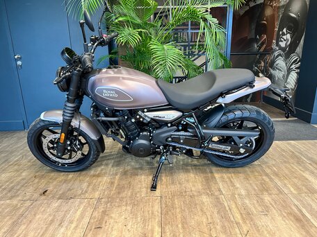 2026 Royal Enfield Guerrilla 450, розовый, 554000 рублей, вид 3