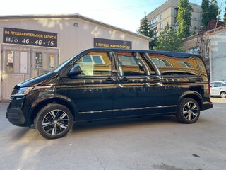 2020 Volkswagen Multivan T6 Рестайлинг, чёрный, 5950000 рублей, вид 5