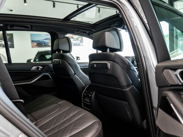 2025 BMW X5 40i IV (G05/G18) Рестайлинг, серый - вид 22