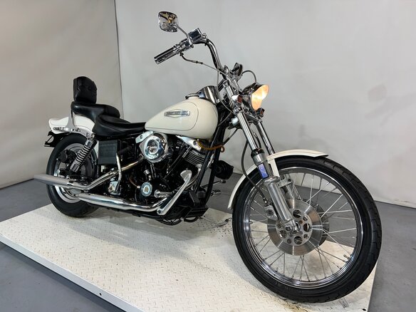 1980 Harley-Davidson Dyna Wide Glide, белый, 1500000 рублей - вид 5