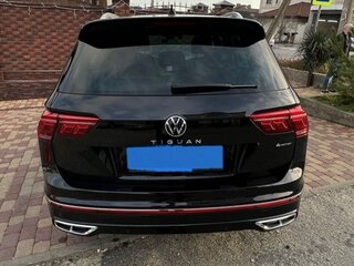 2021 Volkswagen Tiguan II Рестайлинг, чёрный, 3700000 рублей, вид 4