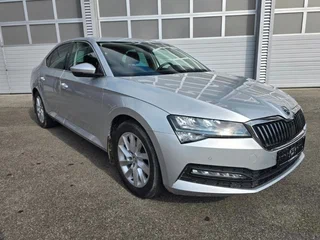 2023 Skoda Superb III Рестайлинг, серебристый, 2650000 рублей, вид 4