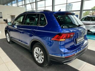 2021 Volkswagen Tiguan II Рестайлинг, синий, 3095000 рублей, вид 4