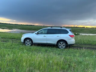 2014 Nissan Pathfinder IV, серебристый, 1800000 рублей, вид 4