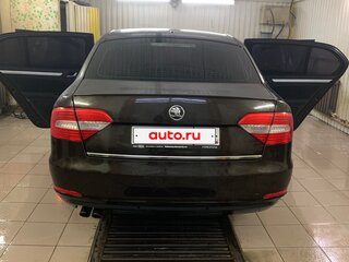 2013 Skoda Superb II Рестайлинг, коричневый, 865000 рублей, вид 3