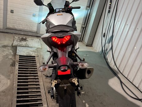 2020 Yamaha YZF-R3, серебристый, 455000 рублей, вид 1