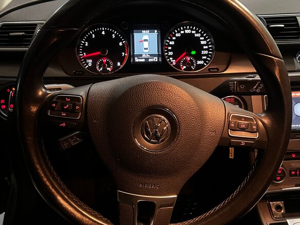 2012 Volkswagen Passat B7, серый, 1100000 рублей - вид 12