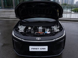 2026 Toyota bZ3X 67.9 kWh, чёрный, 3183000 рублей, вид 4