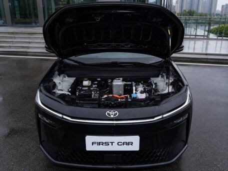 2026 Toyota bZ3X 67.9 kWh, чёрный, 3183000 рублей, вид 4