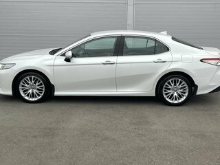 2020 Toyota Camry VIII (XV70), белый, 2630000 рублей, вид 4