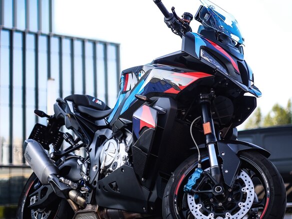 2025 BMW M 1000 XR, чёрный, 2780000 рублей - вид 1