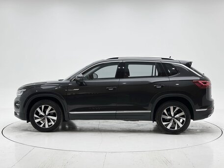 2022 Volkswagen Tayron I, чёрный, 2150000 рублей, вид 3