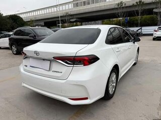 2022 Toyota Corolla XII (E210), белый, 1600000 рублей, вид 3