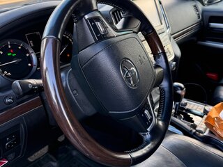 2018 Toyota Land Cruiser 200 Series Рестайлинг 2, чёрный, 5700000 рублей, вид 4