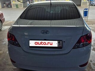 2013 Hyundai Solaris I, белый, 710000 рублей, вид 3