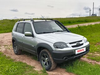 2017 Chevrolet Niva I Рестайлинг, серебристый, 850000 рублей, вид 3