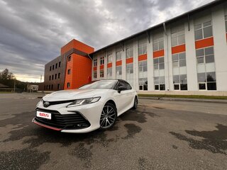 2021 Toyota Camry VIII (XV70) Рестайлинг, чёрный, 3450000 рублей, вид 1