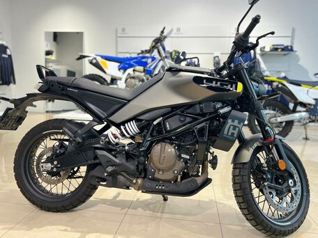 2026 Husqvarna Svartpilen 401, чёрный, 750000 рублей, вид 3