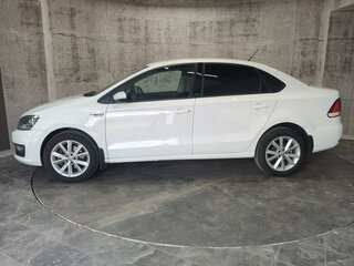 2016 Volkswagen Polo V Рестайлинг, белый, 732000 рублей, вид 4