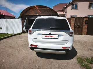 2014 Mitsubishi Outlander III Рестайлинг, белый, 1450000 рублей, вид 2