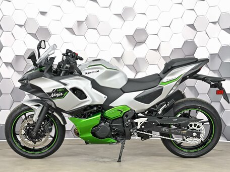 2025 Kawasaki Ninja 7, серебристый, 869000 рублей, вид 4