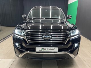2017 Toyota Land Cruiser 200 Series Рестайлинг 2, чёрный, 8300000 рублей, вид 2