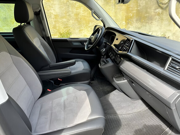 2023 Volkswagen Multivan T6 Рестайлинг, серебристый, 5540000 рублей - вид 2