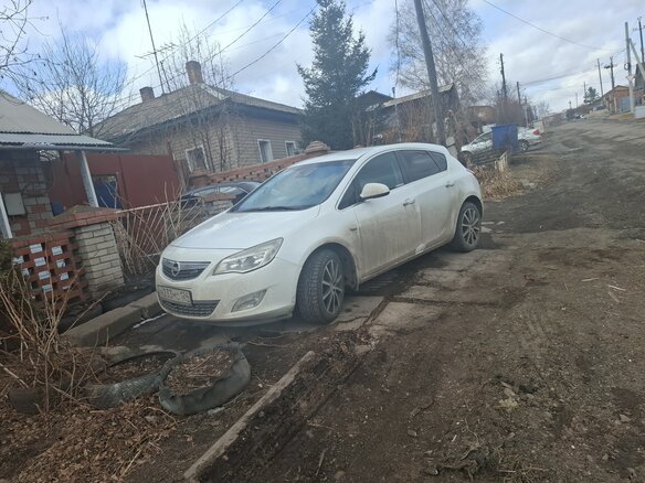 2010 Opel Astra J, белый, 750000 рублей - вид 1
