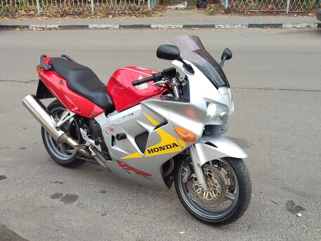 1998 Honda VFR 800, красный, 450000 рублей, вид 3