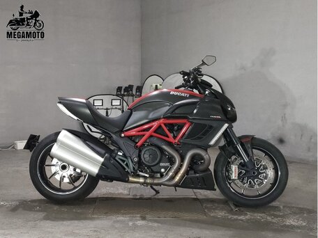 2011 Ducati Diavel Carbon, красный, 922900 рублей, вид 1