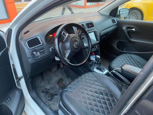 2014 Volkswagen Polo V, белый, 700000 рублей - вид 4