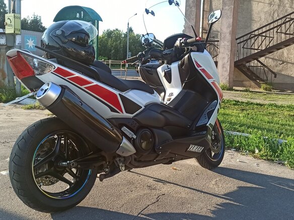 2011 Yamaha TMAX, красный, 750000 рублей - вид 3