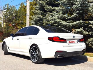 2020 BMW 5 серии 530i xDrive VII (G30/G31/G38) Рестайлинг, белый, 4490000 рублей, вид 5