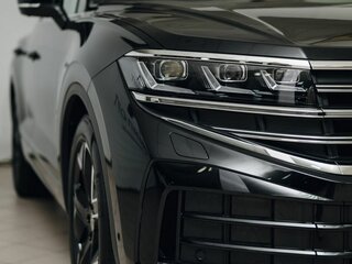 2025 Volkswagen Touareg III Рестайлинг, чёрный, 11800000 рублей, вид 3