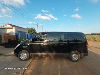 2010 Hyundai H-1 II, чёрный, 1400000 рублей, вид 4
