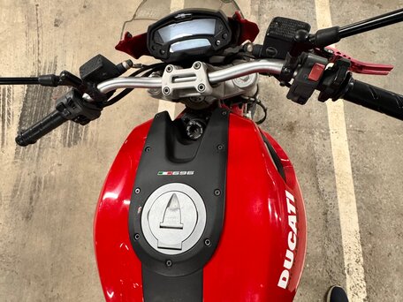 2013 Ducati Monster 696, красный, 415000 рублей, вид 4