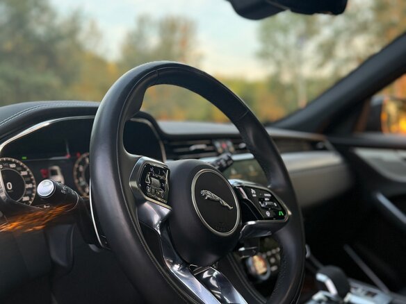 2024 Jaguar F-Pace I Рестайлинг, чёрный, 4000000 рублей - вид 10