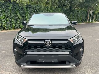 2021 Toyota RAV4 V (XA50), чёрный, 2900000 рублей, вид 1