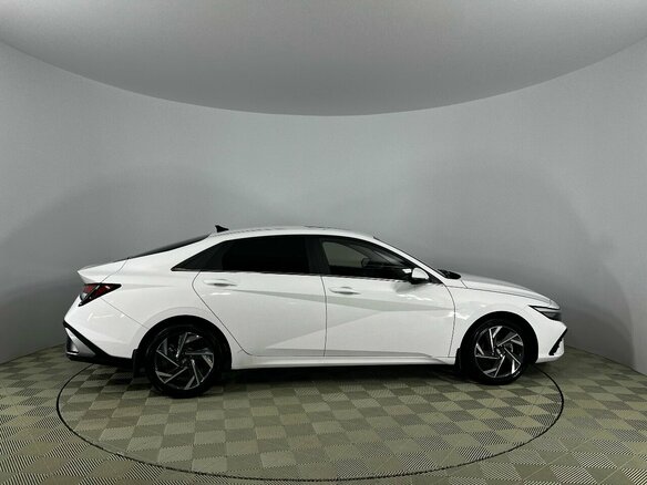 2023 Hyundai Elantra VII (CN7) Рестайлинг, белый - вид 3