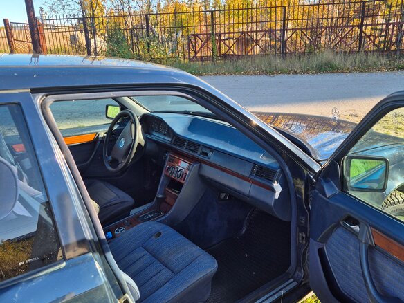 1991 Mercedes-Benz W124 300, синий, 310000 рублей - вид 5