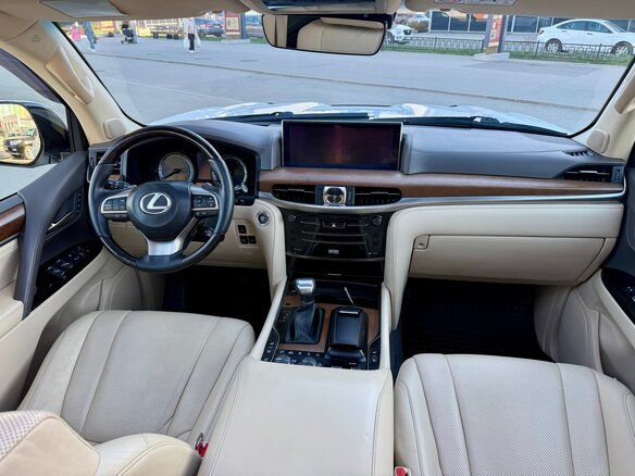 2016 Lexus LX 570 III Рестайлинг 2, белый, 7300000 рублей - вид 12