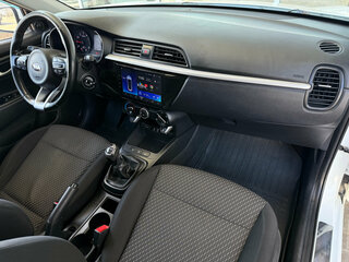 2017 Kia Rio IV, белый, 1169000 рублей, вид 5