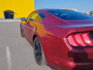 2018 Ford Mustang VI Рестайлинг, красный, 2050000 рублей, вид 4