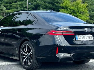 2026 BMW 5 серии 530i xDrive VIII (G60/G61/G68), чёрный, 7200000 рублей, вид 5