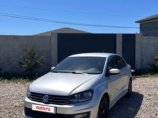 2017 Volkswagen Polo V Рестайлинг, серебристый, 1100000 рублей, вид 2