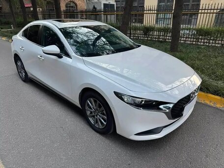 2021 Mazda 3 Axela IV (BP), белый, 1620000 рублей, вид 2