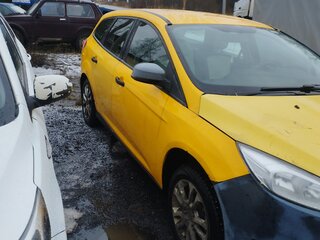 2015 Ford Focus III Рестайлинг, жёлтый, 370000 рублей, вид 3