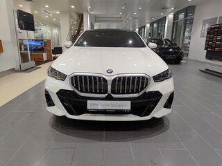 2025 BMW 5 серии 523d xDrive VIII (G60/G61/G68), белый, 9650000 рублей, вид 2