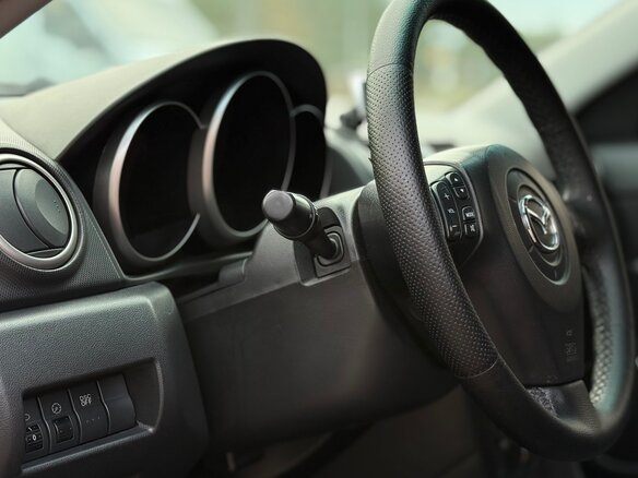 2006 Mazda 3 I (BK) Рестайлинг, красный, 550000 рублей - вид 12