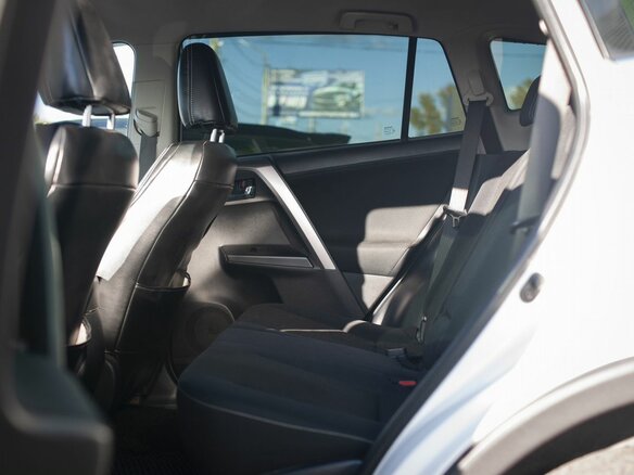 2017 Toyota RAV4 IV (XA40) Рестайлинг, белый - вид 12